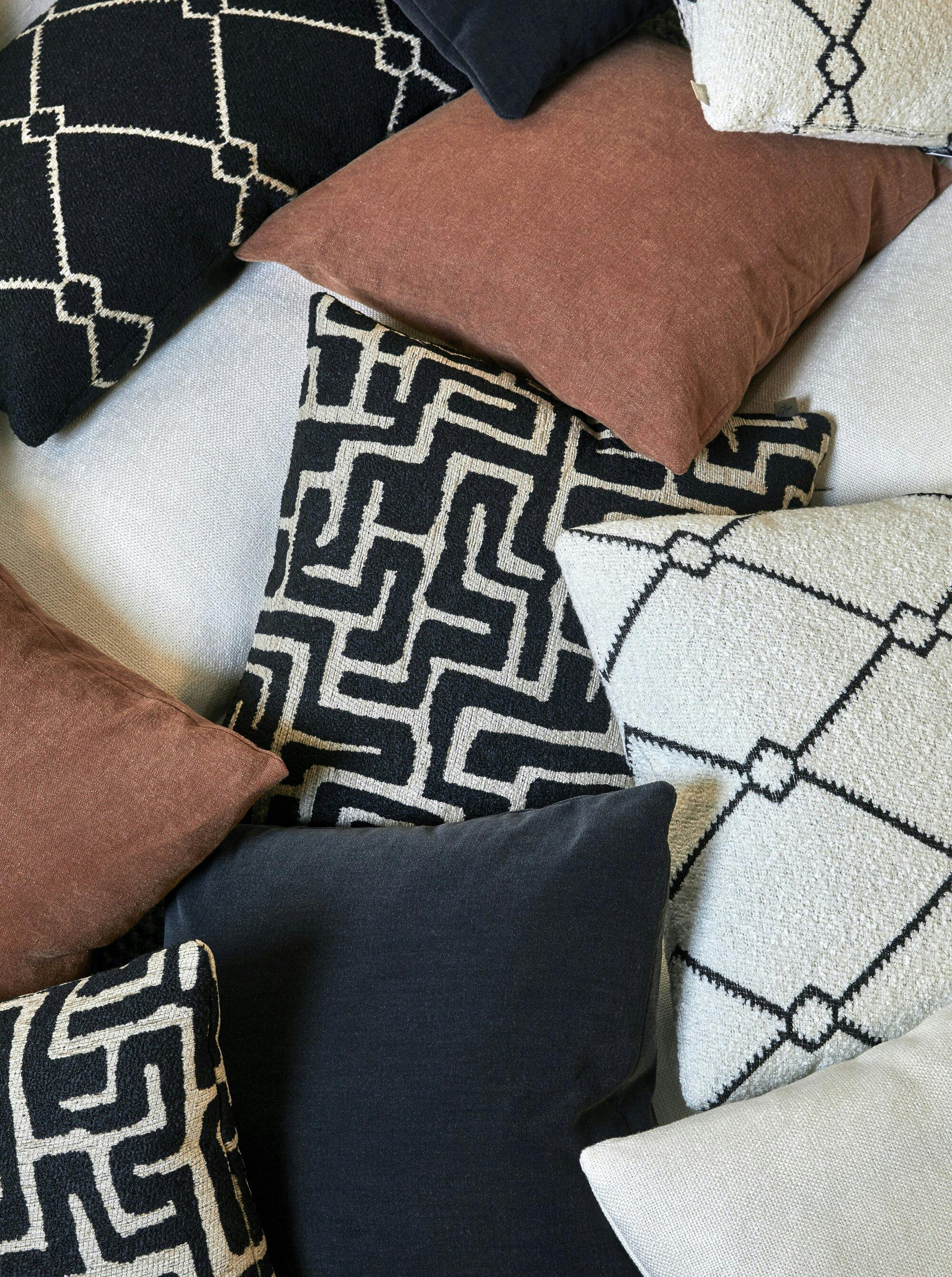 Hasna decorative pillow